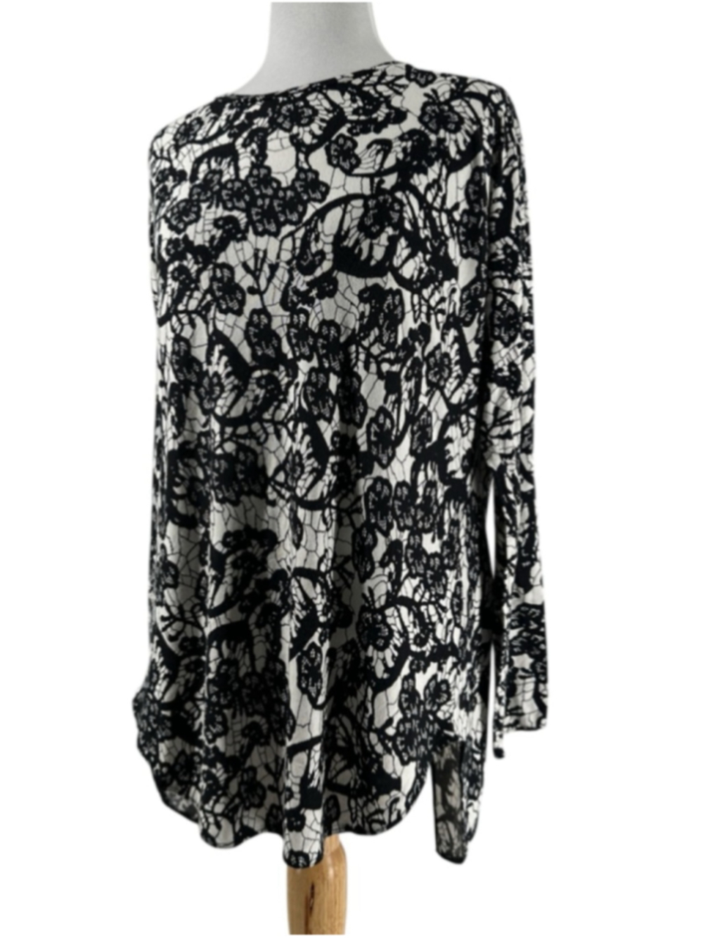Aritzia Wilfred lace print long-sleeve top featuring an open back y2k layer sz M